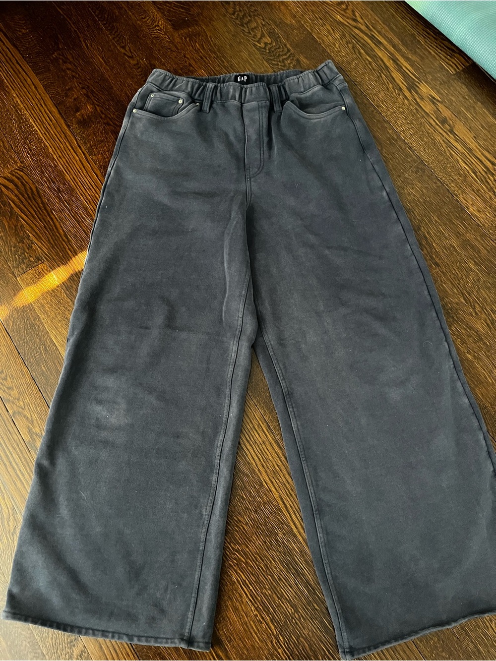 Gap sweats that don’t look like sweats!  5 Pocket Easy Pants. NAVY BLUE. small